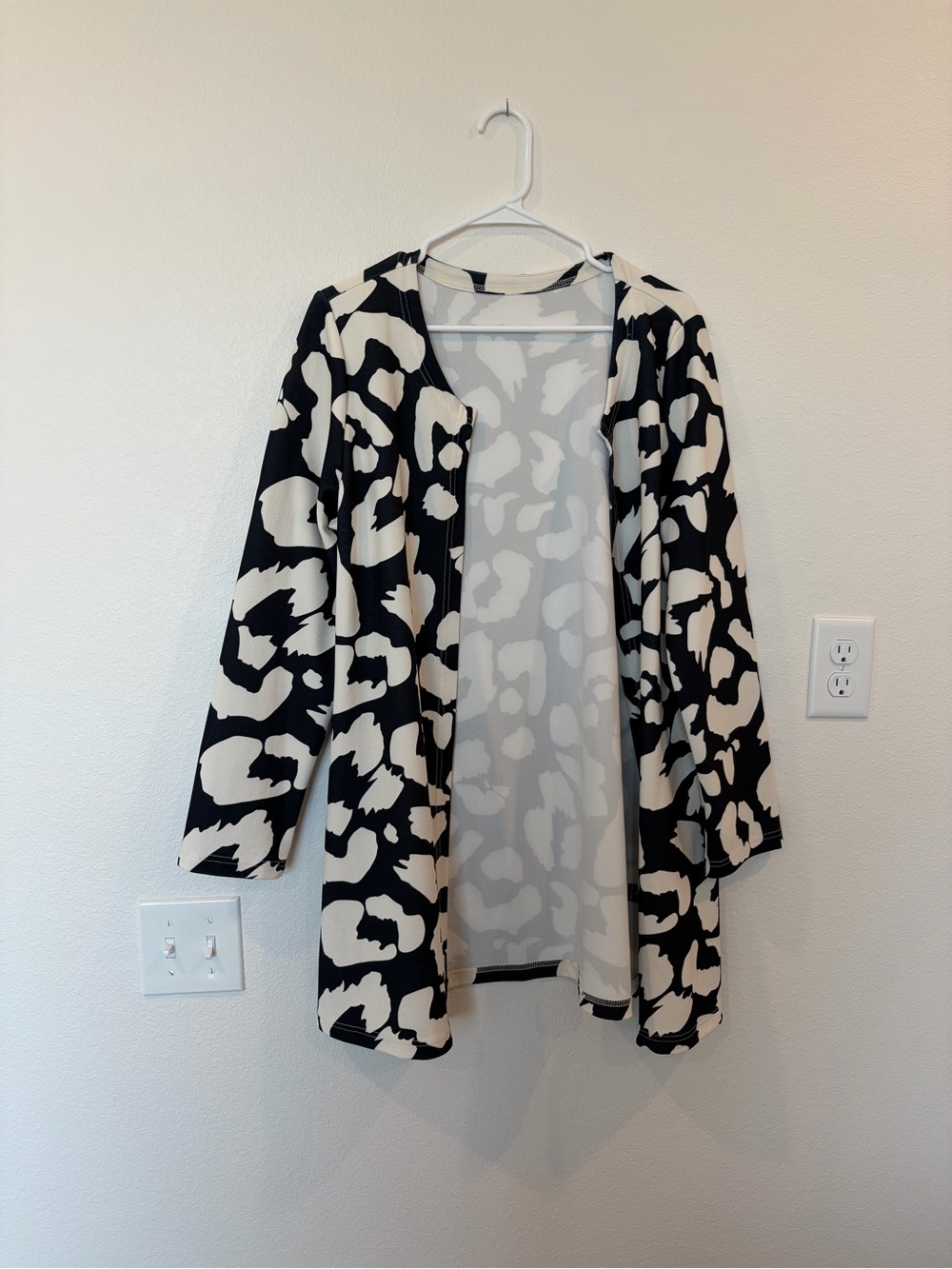 Black & White Open-Front Animal Print Cardigan Jacket